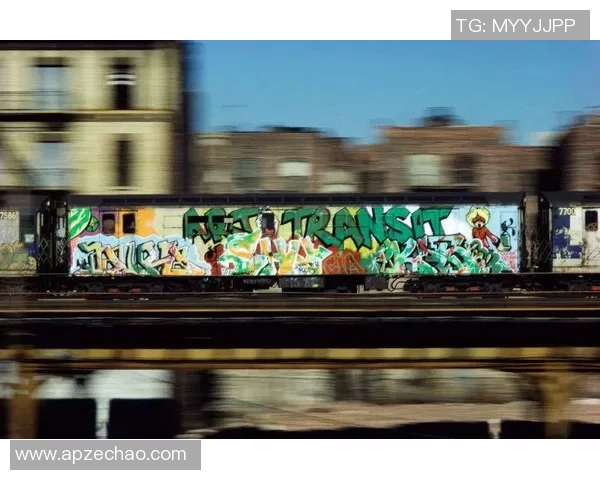 贫民窟球星的崛起之路：从贫困街头到世界足球舞台的传奇故事